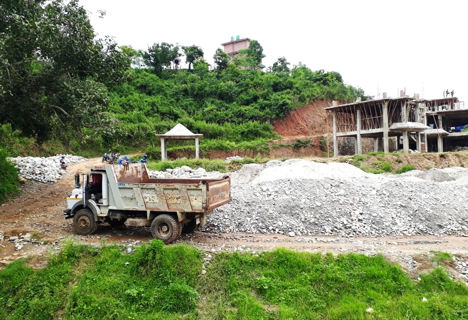 नदीजन्य पदार्थ उत्खनन् रोक्न माग